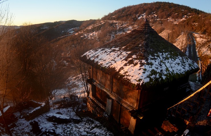 Hórreo ancarés no Cebreiro 