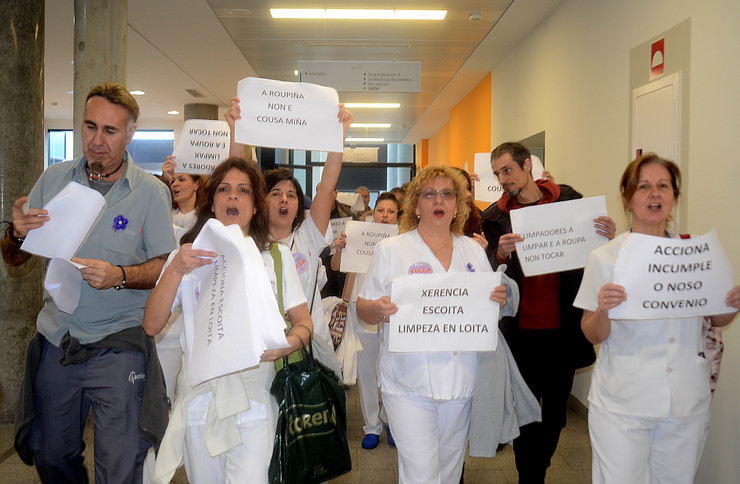 Protesta dos traballadores do servizo de limpeza do Hospital Álvaro Cunqueiro de Vigo 