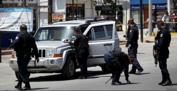 Policía de México investigando o esceario dun crime / elnacional