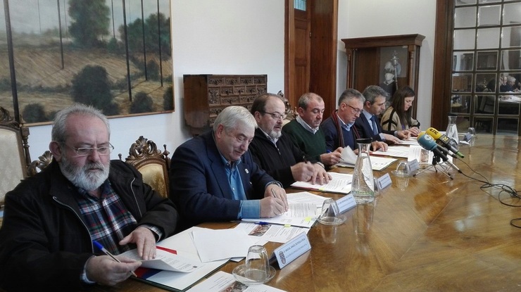 Acordo Deputación de Lugo e alcaldes con residencias 