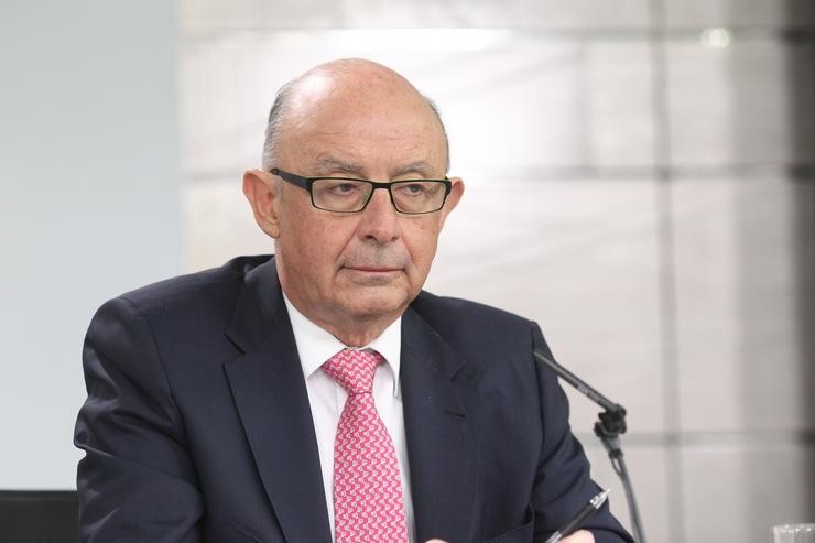 Rueda de prensa de Cristóbal Montoro após o Consello de Ministros