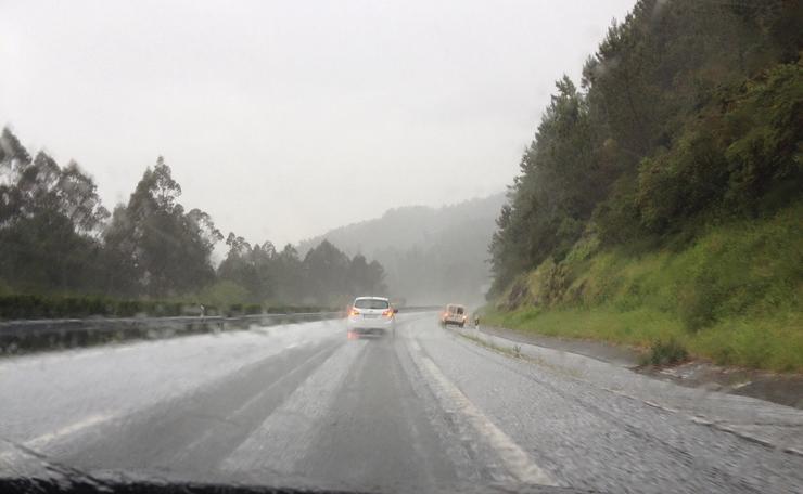 Granizo nunha estrada / Arquivo