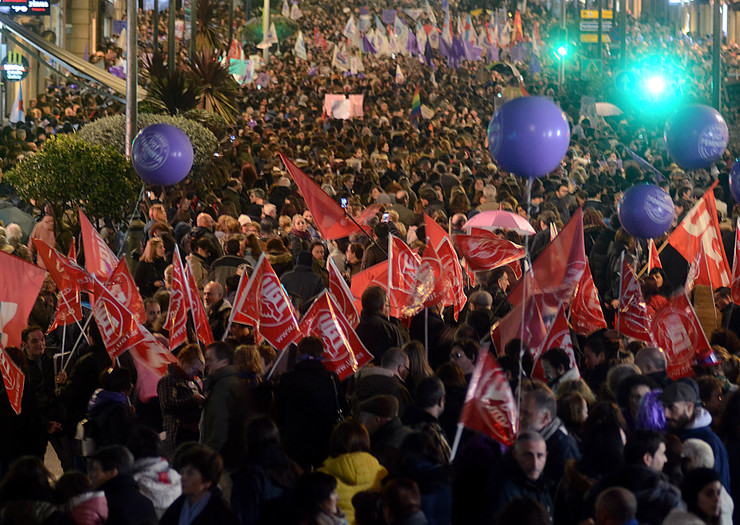 Masiva manifestación en Vigo na xornada de folga feminista do 8 de marzo, Día da Muller / Miguel Núñez. Masiva manifestación en Vigo na xornada de folga feminista do 8 de marzo, Día da Muller / Miguel Núñez.