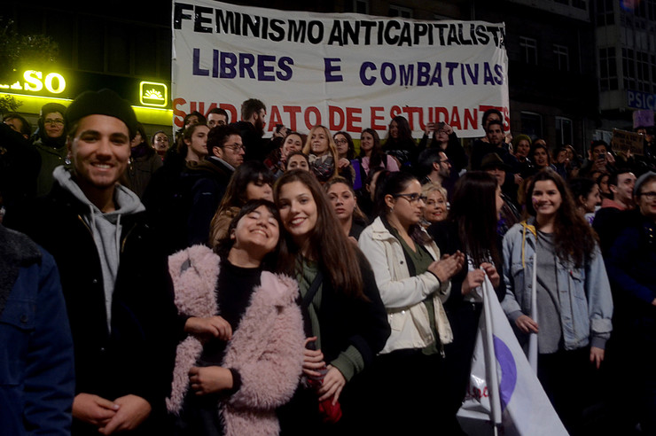 Masiva manifestación en Vigo na xornada de folga feminista do 8 de marzo, Día da Muller 