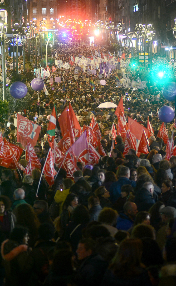 Masiva manifestación en Vigo na xornada de folga feminista do 8 de marzo, Día da Muller 