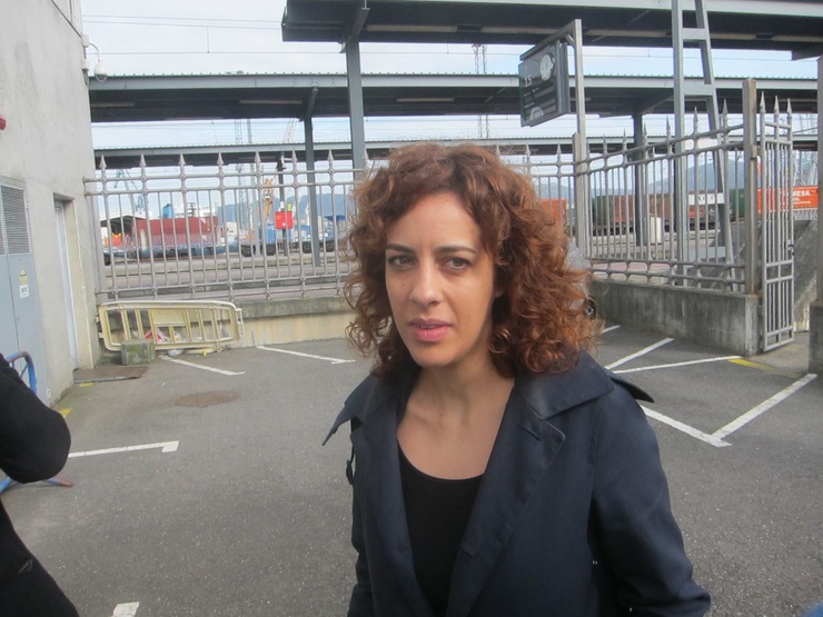 Alexandra Fernández, de En Marea, na estación de Guixar 
