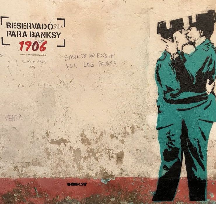 Graffiti no barrio de Canido en Ferrol atribuído a Banksy.
