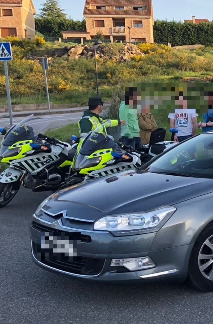 Interceptan a unha condutora ebria co seu fillo menor no coche en Vilagarcía 