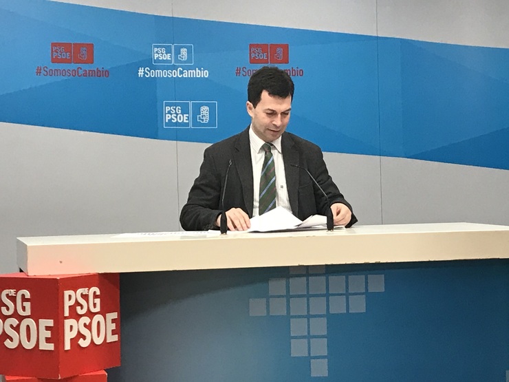 O secretario xeral do PSdeG, Gonzalo Caballero, en rolda de prensa 