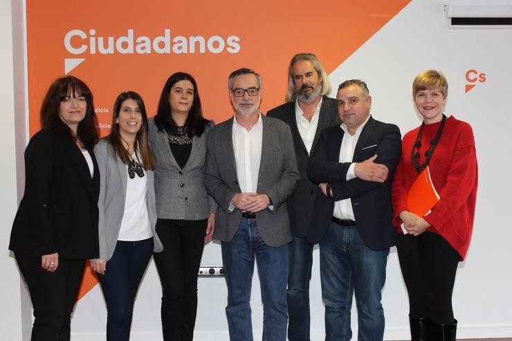 José Manuel Villegas con miembros de Ciudadanos Galicia / EP