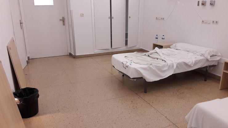 As pésimas condicións das habitacións dos médicos internos residentes (MIR) do Complexo Hospitalario Universitario de Ourense (CHUO).