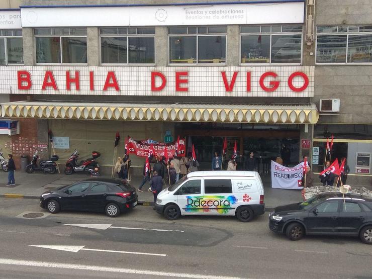 Protestas diante hotel Bahía, Vigo