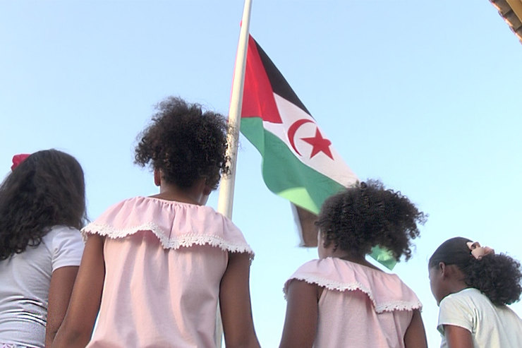 Nenos saharauís agardando ser acollidos 