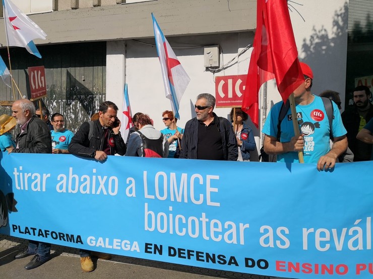 A Plataforma Galega en Defensa do Ensino Público protesta contra as reválidas 