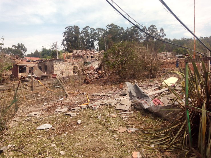 Desfeitas na parroquia de Tui onde se produciu a explosión pirotécnica