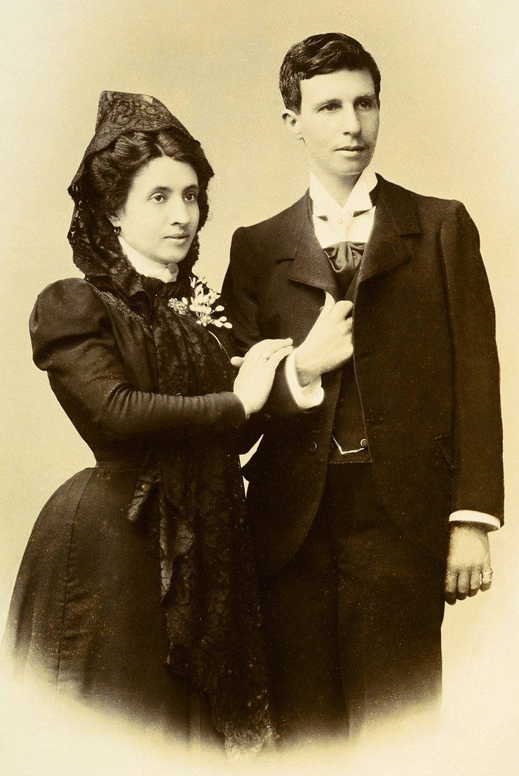 Marcela e Elisa despois da voda/Wikipedia-La Voz de Galicia