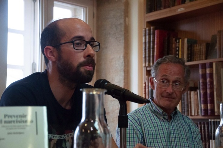 Julio Rodríguez e Ángel Carracedo na presentación de 'Prevenir el narcisismo'