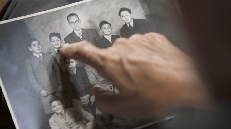 Fotograma de 'Beiras.Vivir2Veces', fotografía de Beiras na escola