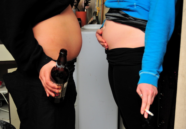 Embarazadas fumando e bebendo alcol 
