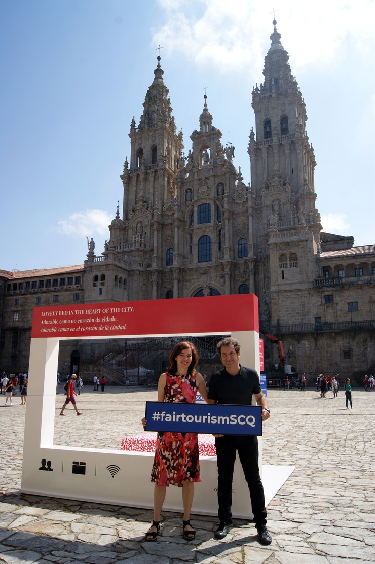 Marta Lois e Jorge Duarte na presentación da campaña contra pisos turísticos 