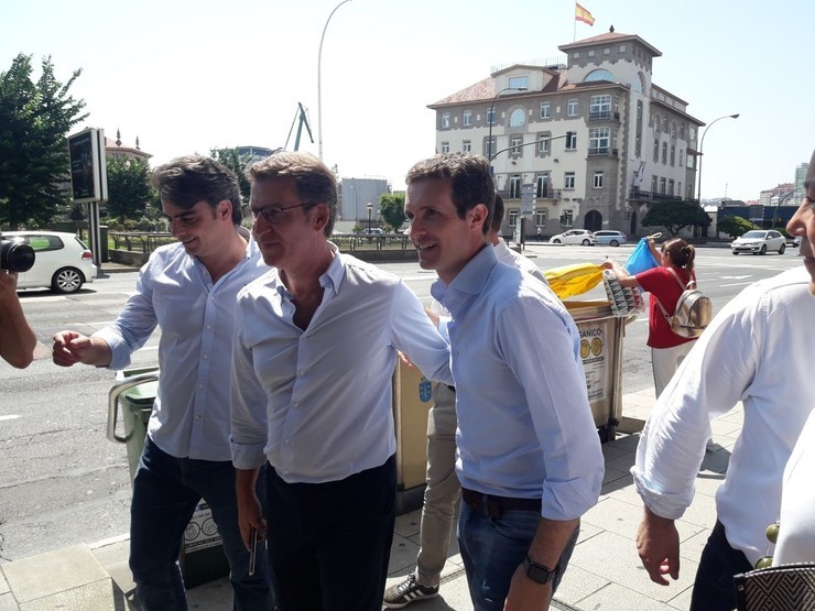 Casado, Feijóo e Diego Calvo, na Coruña. Europa Press 