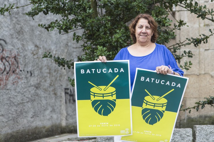 Emilia Somoza, Concelleira de Cultura, co cartel do evento. Fonte: Concello de Verín