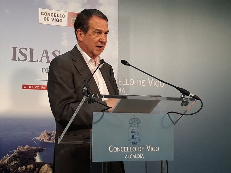 O alcalde de Vigo,  Abel Caballero, en rolda de prensa 