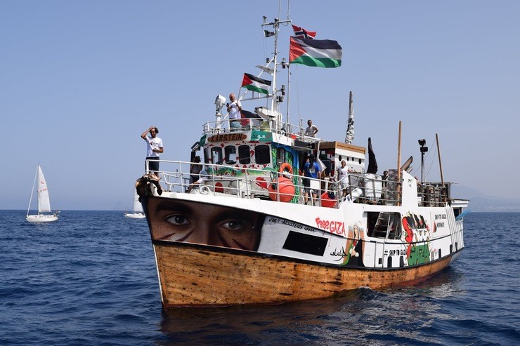 Un dos barcos da frota da liberdade en solidariedade con Gaza e apresado por Israel / mujerdelmediterraneo.com