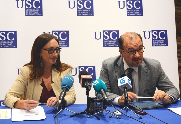 O vicerreitor Antonio López e a vicerreitora de Titulacións Victoria Otero/ USC