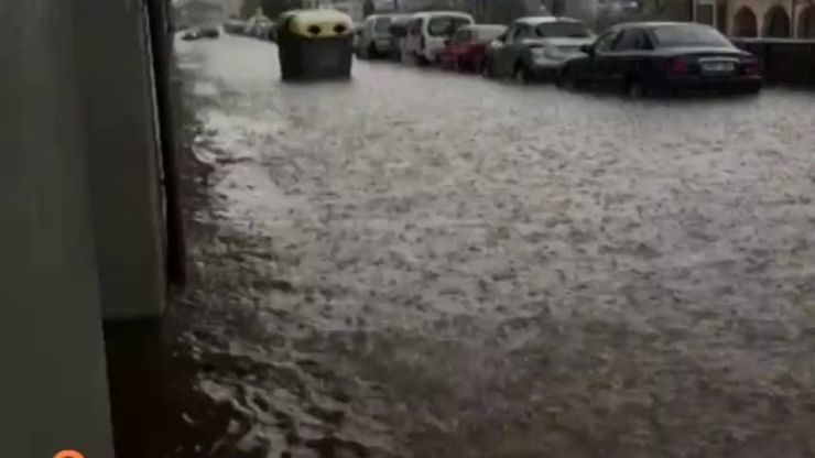 As fortes chuvias causaron inundacións nas rúas / Facebook