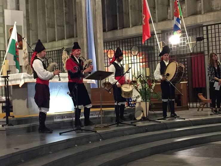 O grupo Seimeira na igrexa de Saint Louis/ Festival Intercéltico de Lorient Delegación de Galicia