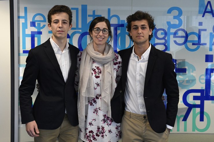 Os dous estudantes ourensáns e a titora / Fundación Viaqua