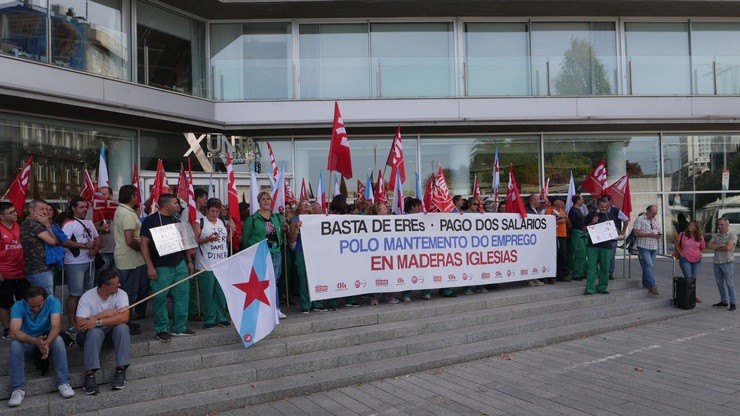 Concentración de traballadores de Madeiras Iglesias en Vigo. CIG / Europa Press