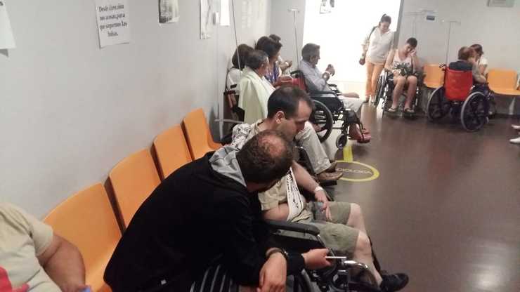 Pacientes agardando a ser atendidos en Urxencias do Hospital Álvaro Cunqueiro de Vigo 