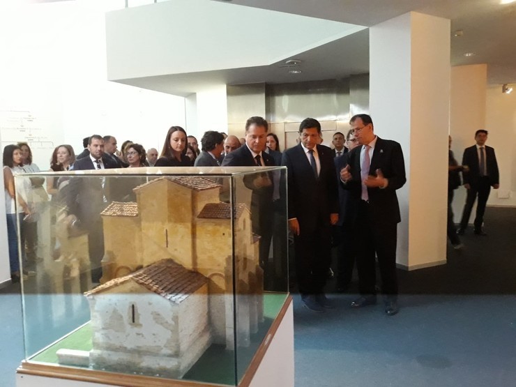JAVIER FERNÁNDEZ, PRESIDENTE DO PRINCIPADO, NA súa VISITA Á FIDMA 