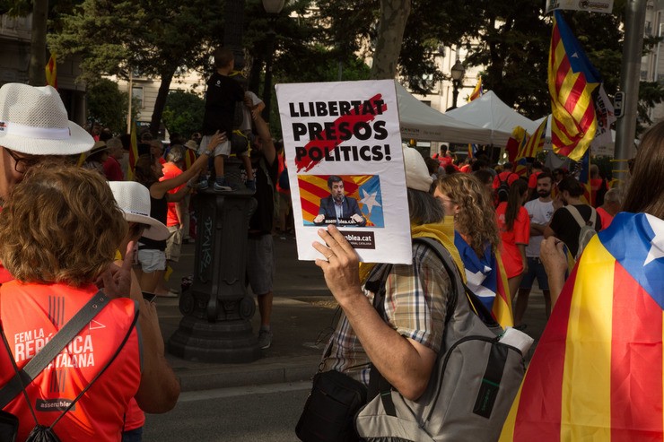 Os participantes na Diada de Cataluña piden a liberdade dos presos políticos 