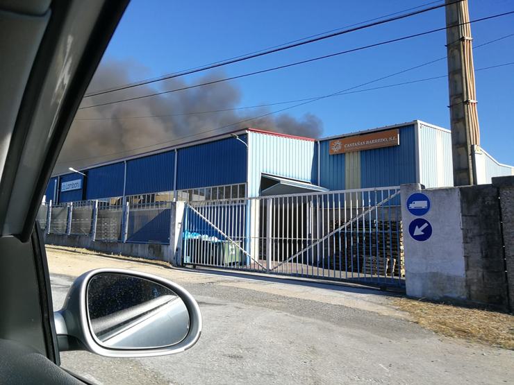 Incendio Industrial en Rubiá (O Barco de Valdeorras) / AGESGA.