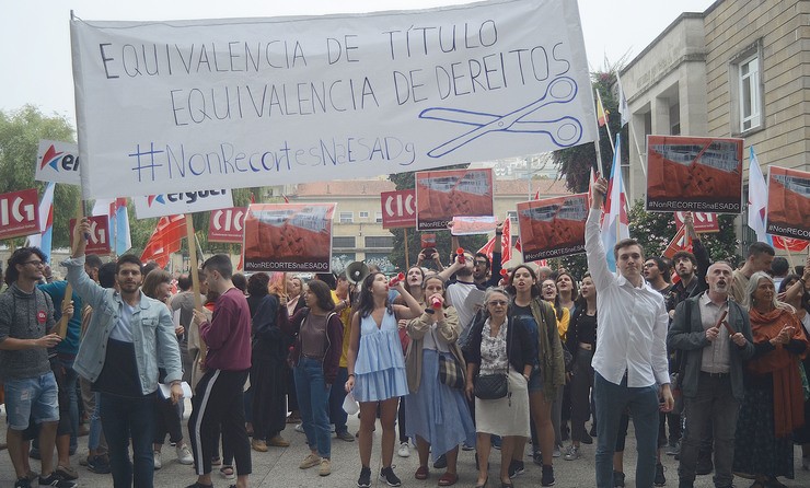 Persoal e estudantes da Escola Superior de Arte Dramática de Galicia protestan contra os recortes aplicados pola Xunta / Miguel Núñez