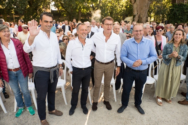 Feijóo e outros cargos do partido arroupan a Hernández como candidato. PPDEG 