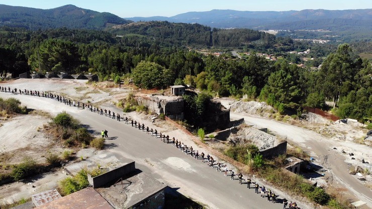 cadea humana en Casalonga /plataforma veciños