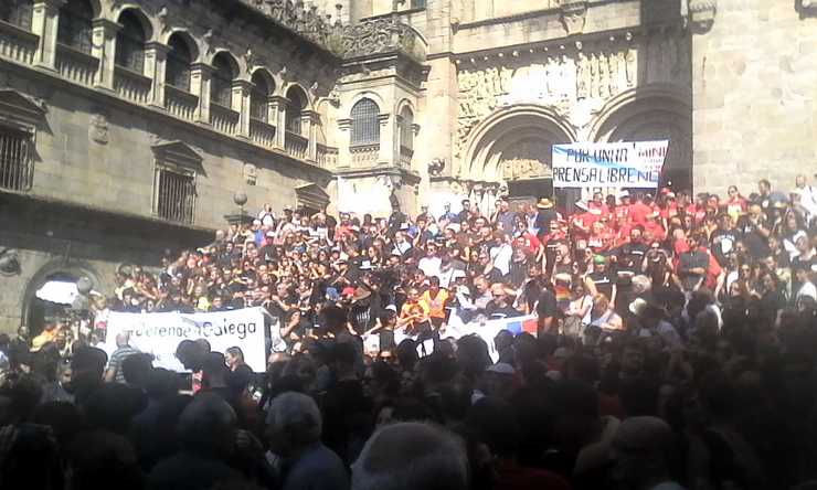 Manifestación en Santiago pola dignidade dos medios públicos 