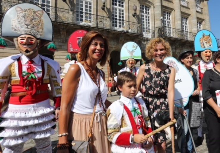 Nava Castro e Marisol Díaz Mouteira na homenaxe a entroidos en Santiago.. XUNTA 