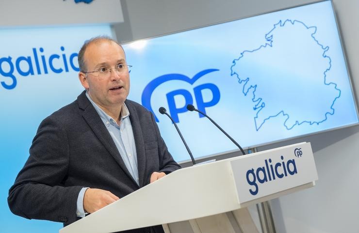 O secretario xeral do PP de Galicia, Miguel Tellado, en rolda de prensa.. PPDEG