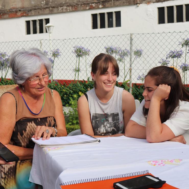 Integrantes do grupo Pesquedellas no proceso de creación do documental 