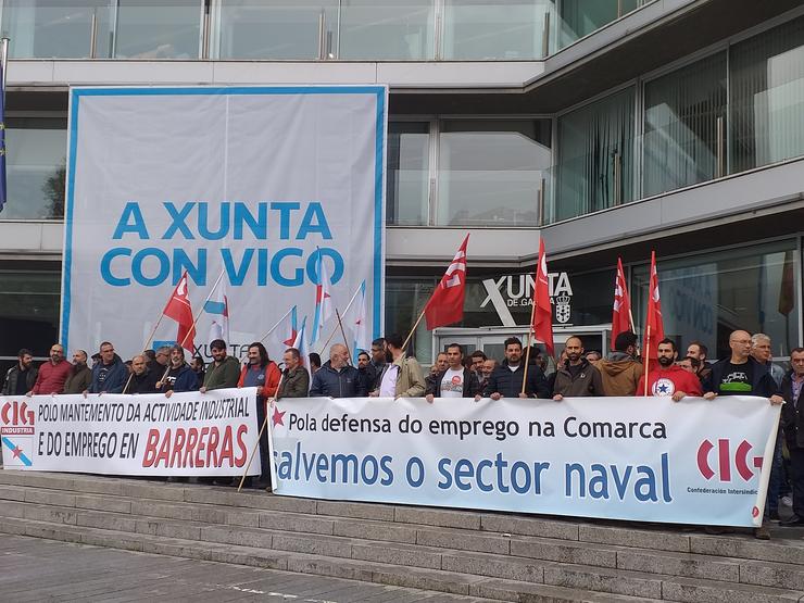 Concentración de delegados do naval da CIG fronte á delegación da Xunta en Vigo.. PAULA XUSTO-EUROPA PRESS / Europa Press