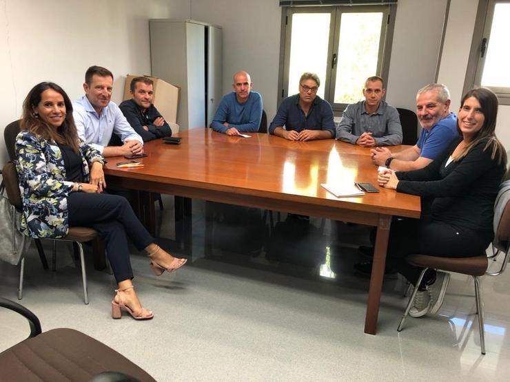 Reunión da deputada de Cs María Vilas con traballadores da central das Pontes 