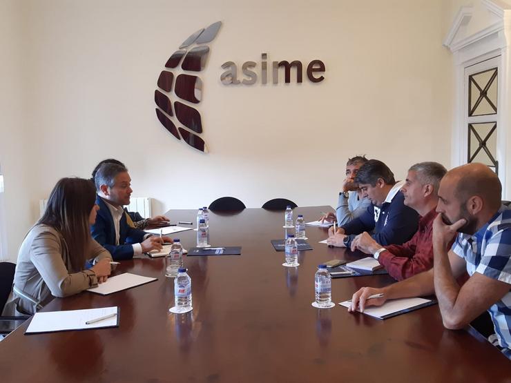 Reunión de responsables de Asime con representantes de UXT Industria e o presidente do comité de Barreiras, Sergio Gálvez.. ASIME / Europa Press