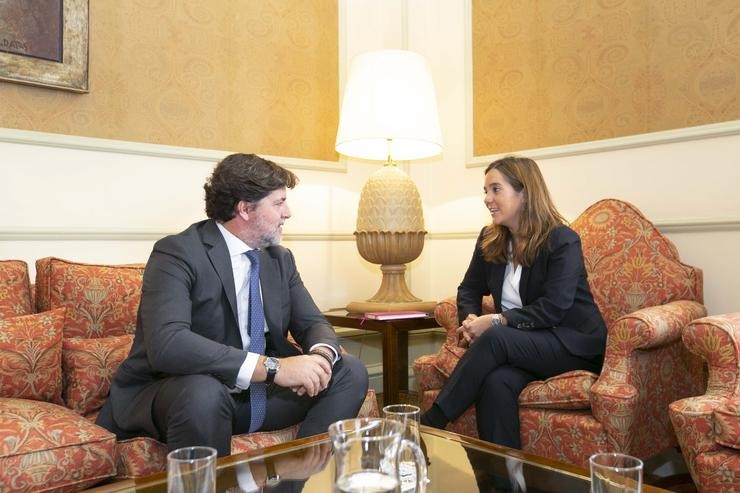 A alcaldesa, Inés Rei, reúnese co director xeral do Instituto Tecnolóxico de Galicia e presidente da Federación Española de Centros Tecnolóxicos (Fedit), Carlos Calvo. CONCELLO DA CORUÑA 