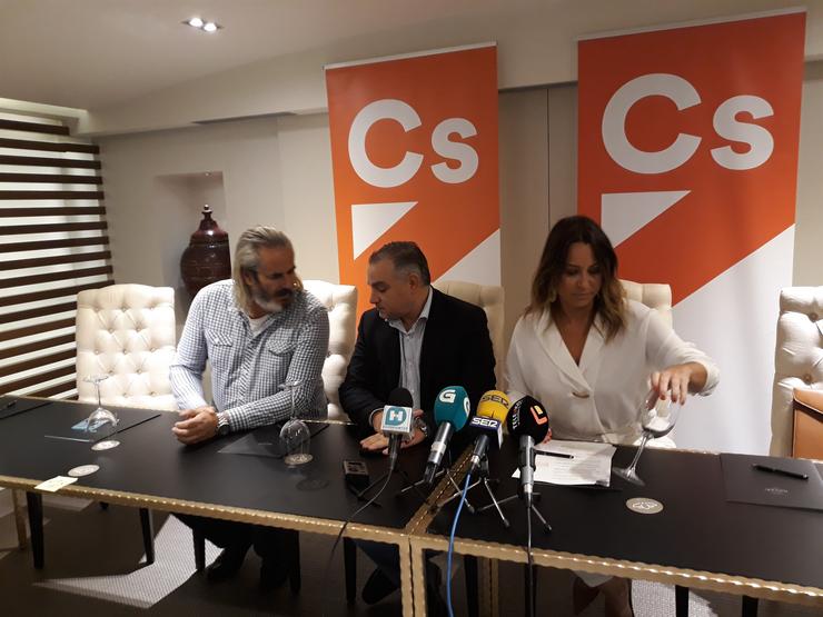 Beatriz Piñeiro xunto a Laureano Bermejo e Javier Alonso este xoves en Vigo.. PEDRO DAVILA-EUROPA PRESS 