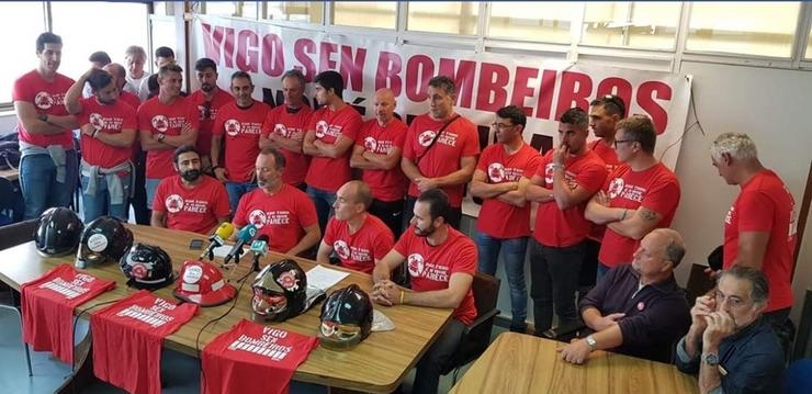 Rolda de prensa do comité de folga de bombeiros de Vigo. COMITÉ FOLGA DE BOMBEIROS DE VIGO